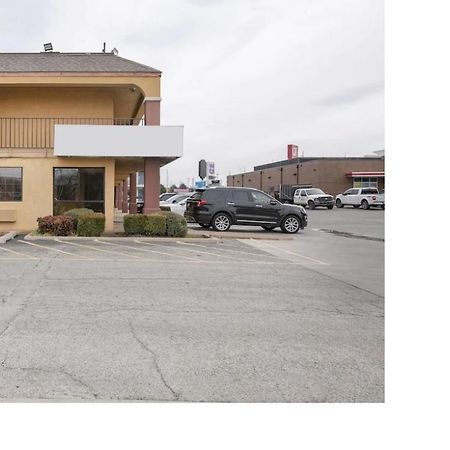 Southern Comfort Hotel Tulsa Exterior photo